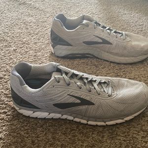 Brooks size 16 gray shoes